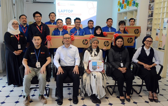 Hibiscus Petroleum Sponsors Laptops to UNIKLEARN